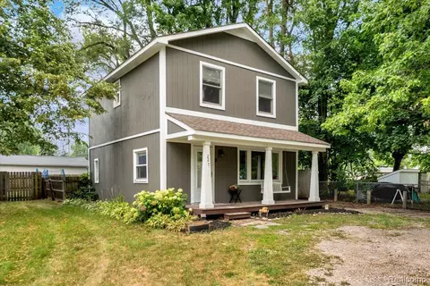 227 Schick Dr, Orion, MI 48362