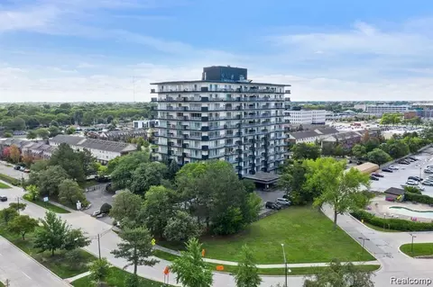 15801 Providence Dr #9A, Southfield, MI 48075