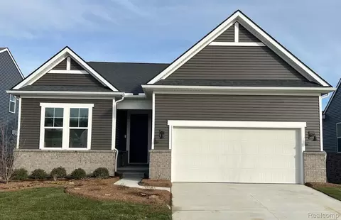 1664 Moss Dr, Milford, MI 48381