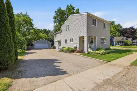 572 Atwater St, Lake Orion, MI 48362