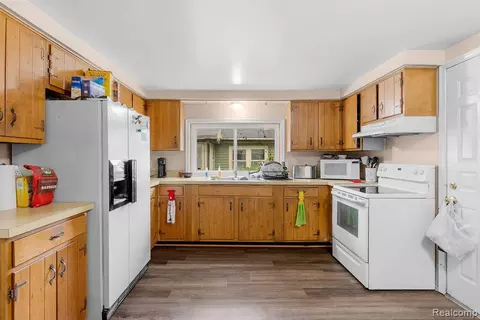 Kitchen - 612 E 3rd St, Flint, MI 48503 photo 2 of 5