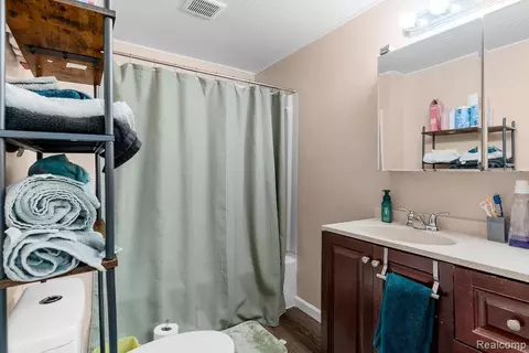 Bath - 612 E 3rd St, Flint, MI 48503 photo 1 of 3