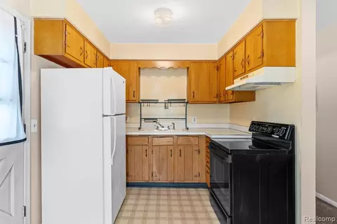 Kitchen - 612 E 3rd St, Flint, MI 48503 photo 5 of 5
