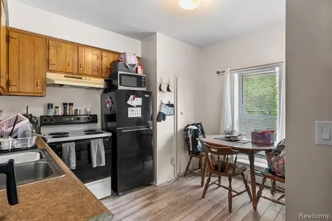 Kitchen - 612 E 3rd St, Flint, MI 48503 photo 3 of 5
