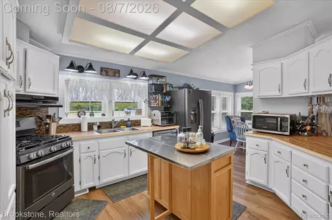 Kitchen - 11935 Beardslee Rd, Perry, MI 48872 photo 1 of 4