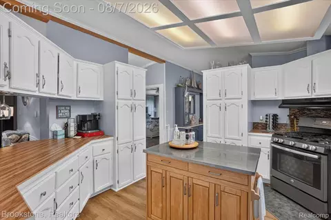 Kitchen - 11935 Beardslee Rd, Perry, MI 48872 photo 4 of 4