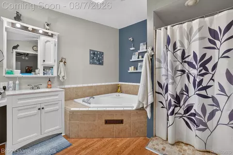 Bath - 11935 Beardslee Rd, Perry, MI 48872 photo 1 of 3