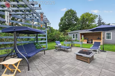 Exterior - 11935 Beardslee Rd, Perry, MI 48872 photo 6 of 10