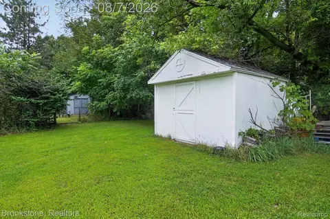 Exterior - 11935 Beardslee Rd, Perry, MI 48872 photo 8 of 10