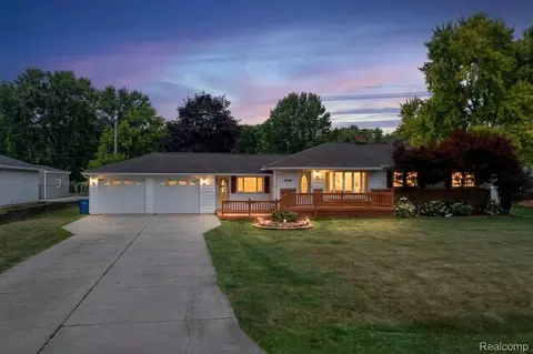1225 Genella St, Waterford, MI 48328