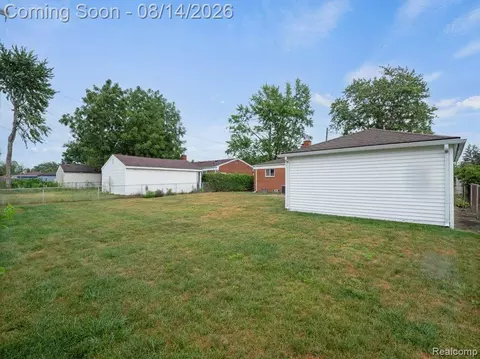 Exterior - 4649 Reader Dr, Warren, MI 48092 photo 6 of 7