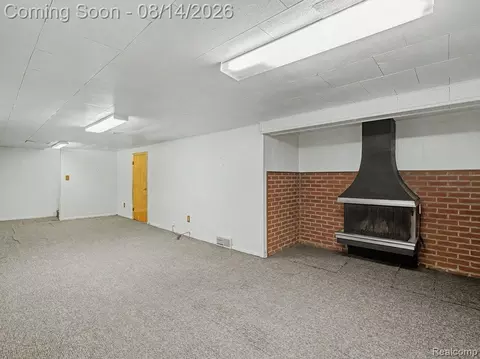Living - 4649 Reader Dr, Warren, MI 48092 photo 5 of 5
