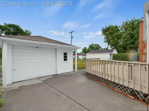 Exterior - 4649 Reader Dr, Warren, MI 48092 photo 2 of 7