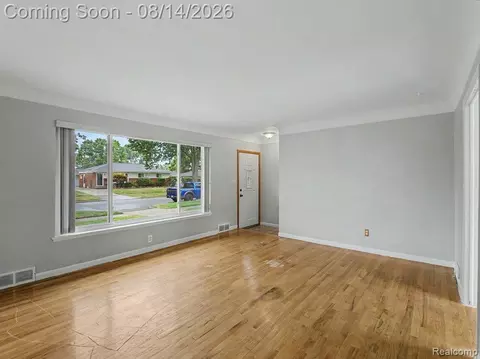 Living - 4649 Reader Dr, Warren, MI 48092 photo 3 of 5