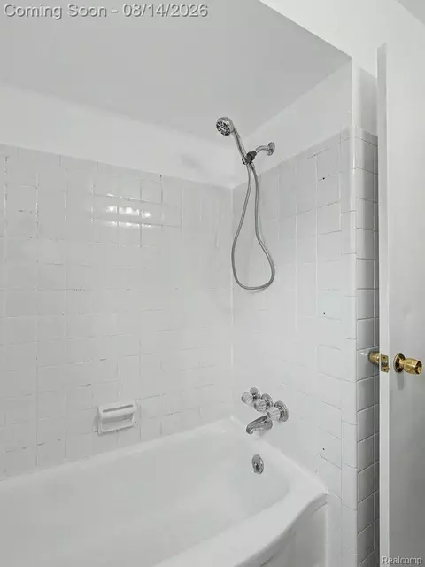 Bath - 4649 Reader Dr, Warren, MI 48092 photo 3 of 4