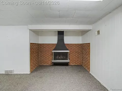 Living - 4649 Reader Dr, Warren, MI 48092 photo 4 of 5