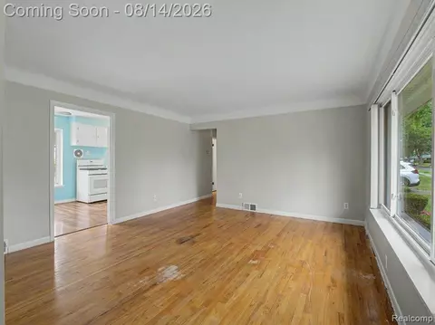 Living - 4649 Reader Dr, Warren, MI 48092 photo 2 of 5