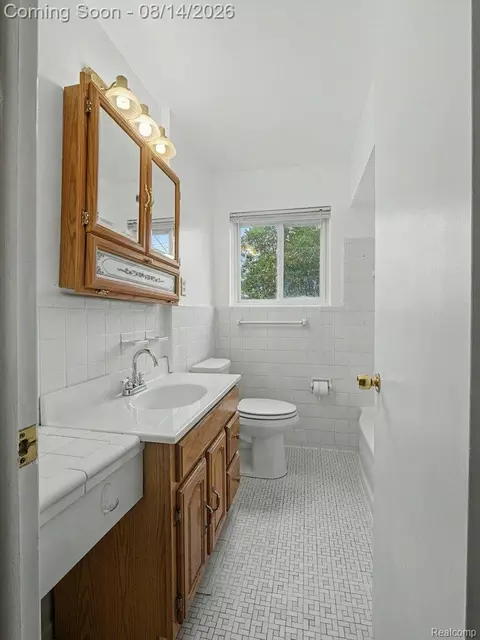 Bath - 4649 Reader Dr, Warren, MI 48092 photo 2 of 4