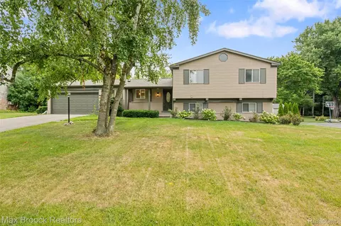 2615 Douglas Dr, Bloomfield Hills, MI 48304