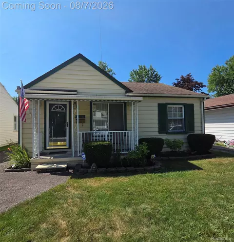 28921 Elmwood St, Garden City, MI 48135