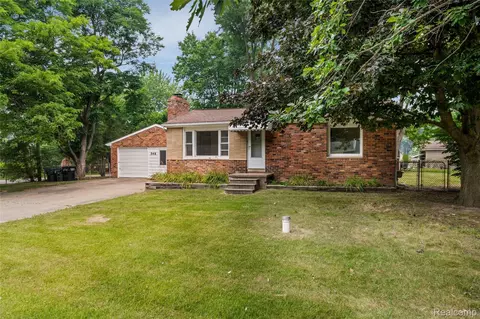 548 Oakland St, Orion, MI 48362