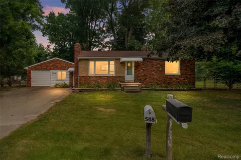 548 Oakland St, Orion, MI 48362