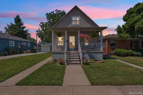 1270 Lincoln St, Wyandotte, MI 48192