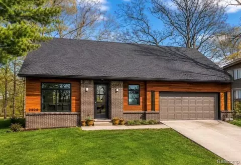 2404 Uplong St, West Bloomfield, MI 48324
