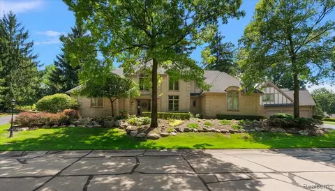 1086 Autumn Ln, Bloomfield Hills, MI 48304