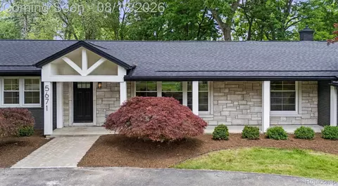 5671 Shadow Ln, Bloomfield Hills, MI 48302