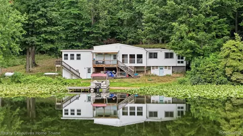 2665 Geneva Lake Dr, Wayland, MI 49344