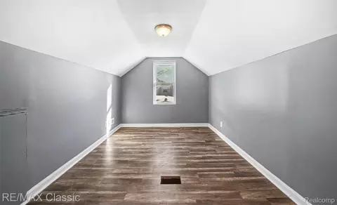 Entry Way - 13849 Leonard Ave, Warren, MI 48089 photo 9 of 10