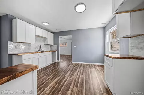 Entry Way - 13849 Leonard Ave, Warren, MI 48089 photo 5 of 10