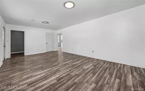 Entry Way - 13849 Leonard Ave, Warren, MI 48089 photo 2 of 10
