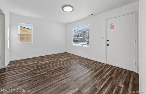 Living - 13849 Leonard Ave, Warren, MI 48089 photo 1 of 2