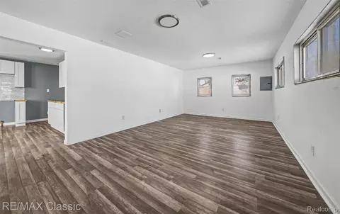 Living - 13849 Leonard Ave, Warren, MI 48089 photo 2 of 2