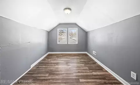 Entry Way - 13849 Leonard Ave, Warren, MI 48089 photo 8 of 10