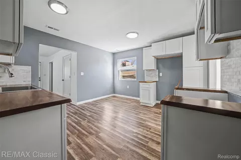 Entry Way - 13849 Leonard Ave, Warren, MI 48089 photo 6 of 10