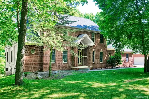 2280 Bullard Rd, Hartland, MI 48353