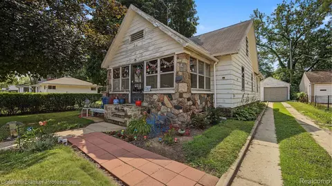 1047 Myrtle Ave, Waterford, MI 48328