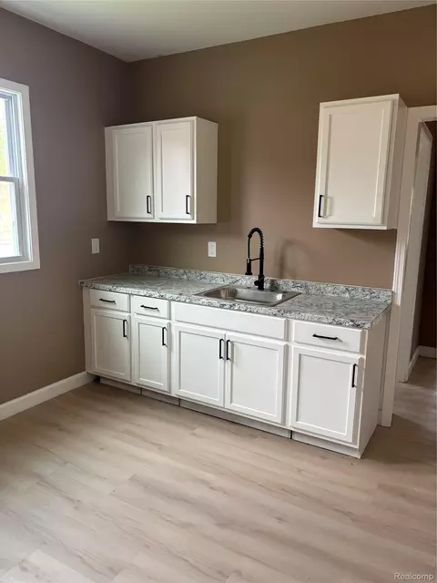 257 Pilgrim St, Highland Park, MI 48203