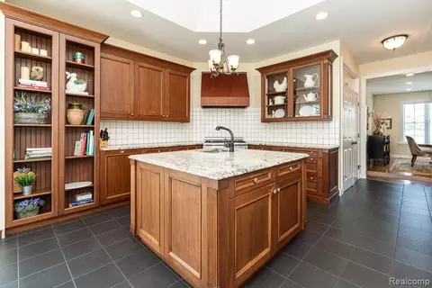 Kitchen - 51770 North Ave, Macomb, MI 48042 photo 3 of 6