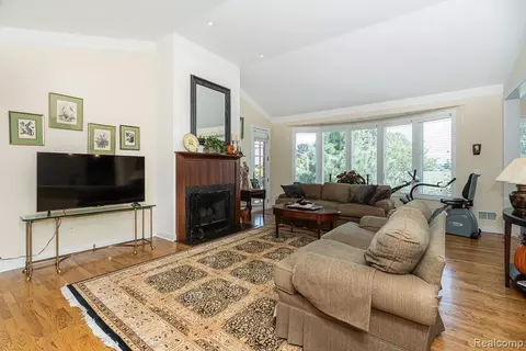 Living - 51770 North Ave, Macomb, MI 48042 photo 1 of 3