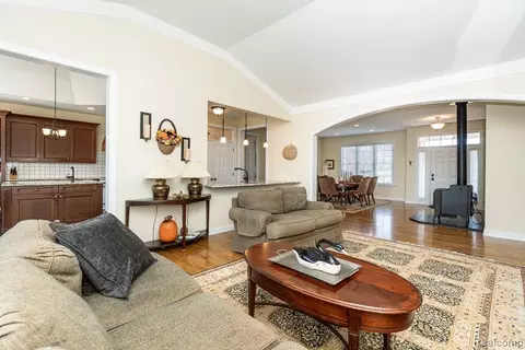Living - 51770 North Ave, Macomb, MI 48042 photo 3 of 3