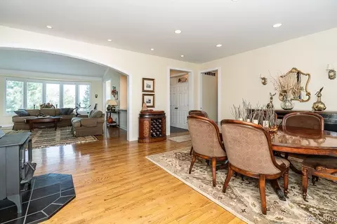 Dining - 51770 North Ave, Macomb, MI 48042 photo 2 of 3