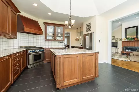 Kitchen - 51770 North Ave, Macomb, MI 48042 photo 6 of 6