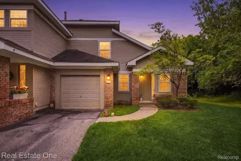 6622 Fieldstone Ct, West Bloomfield, MI 48322