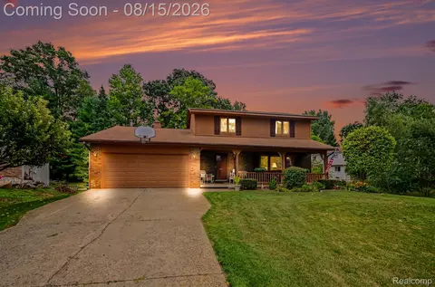 1625 Spruce Ct, Commerce, MI 48390
