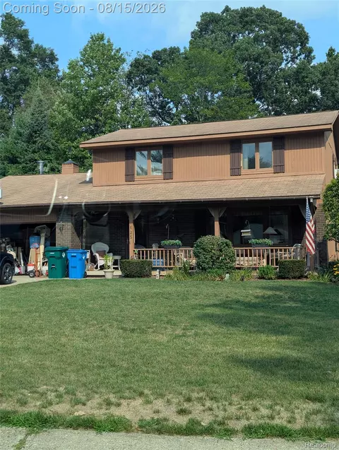 1625 Spruce Ct, Commerce, MI 48390