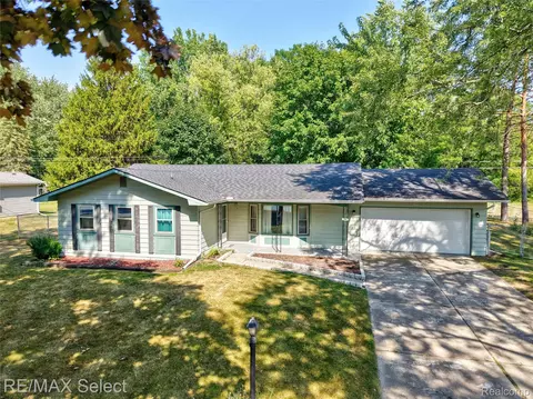7439 Ironwood Dr, Mundy, MI 48473
